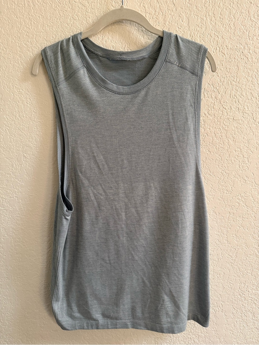 lululemon athletica Men's Sleeveless Performance Tank — Light Gray/Green